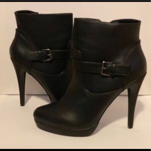 Le Chateau Black leather ankle boots, size 9